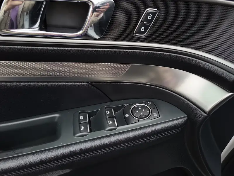 2018 Ford Explorer XLT, 115 559 km, dovoz Kanada — foto 9 z 12