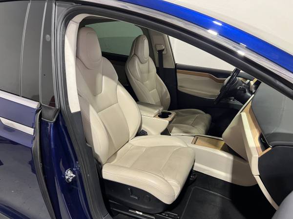 2018 Tesla, dovoz USA — foto 11 z 12
