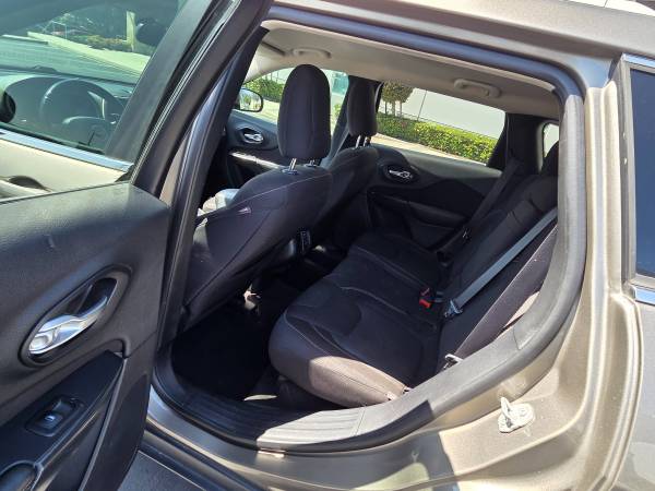 2016 Jeep, dovoz USA — foto 10 z 12