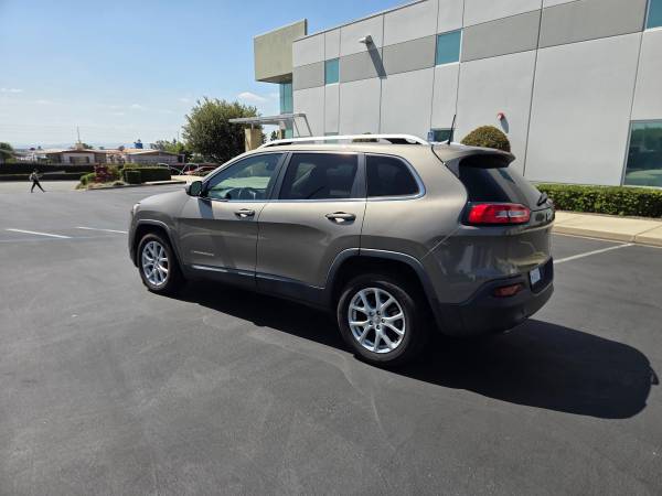 2016 Jeep, dovoz USA — foto 2 z 12
