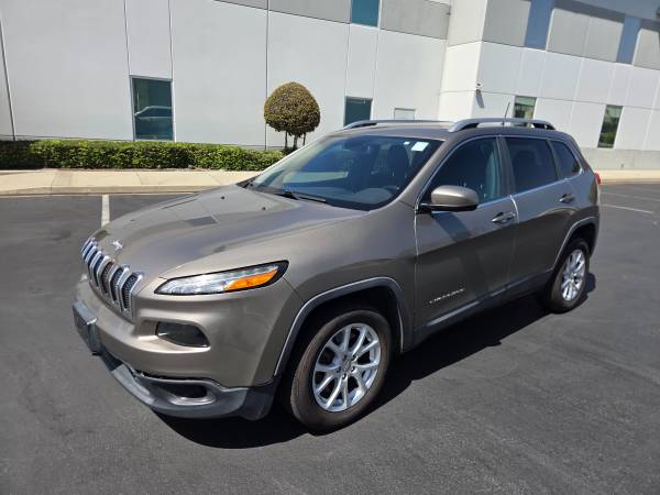 2016 Jeep, dovoz USA — foto 3 z 12