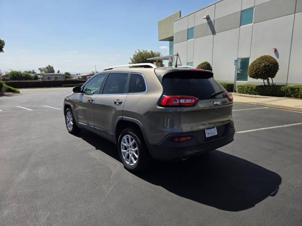 2016 Jeep, dovoz USA — foto 4 z 12