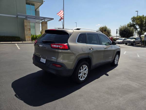 2016 Jeep, dovoz USA — foto 5 z 12