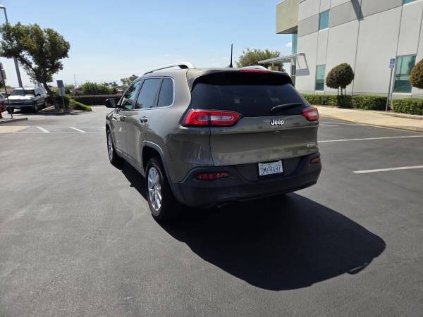 2016 Jeep, dovoz USA — foto 6 z 12