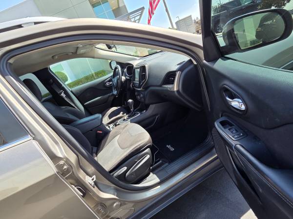 2016 Jeep, dovoz USA — foto 9 z 12
