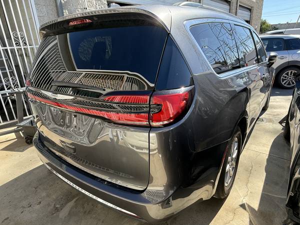 2022 Chrysler, dovoz USA — foto 3 z 6