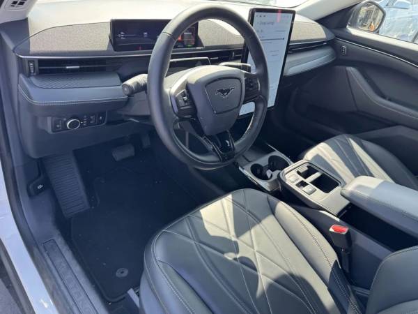 2025 Ford, dovoz USA — foto 11 z 12