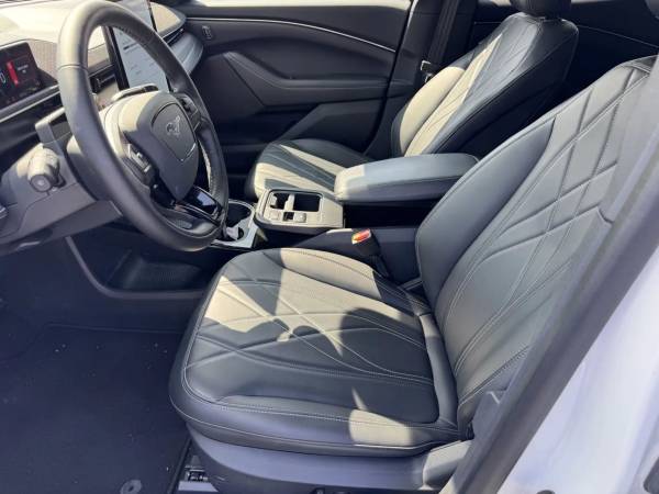 2025 Ford, dovoz USA — foto 12 z 12