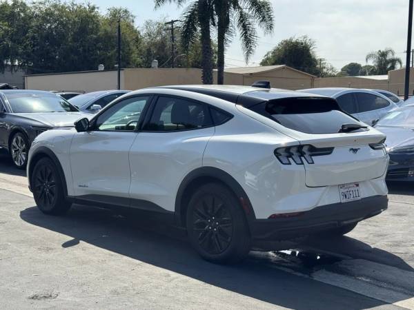 2025 Ford, dovoz USA — foto 2 z 12