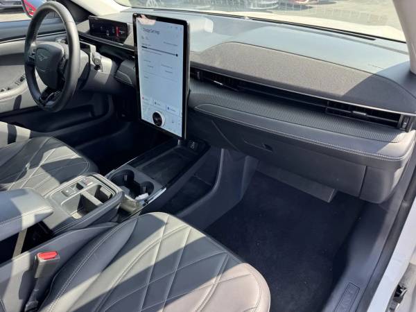 2025 Ford, dovoz USA — foto 5 z 12