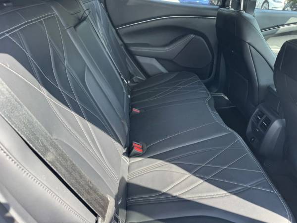 2025 Ford, dovoz USA — foto 8 z 12