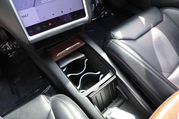 2017 Tesla, dovoz USA — foto 11 z 12