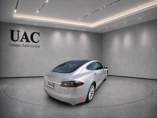 2017 Tesla, dovoz USA — foto 4 z 12