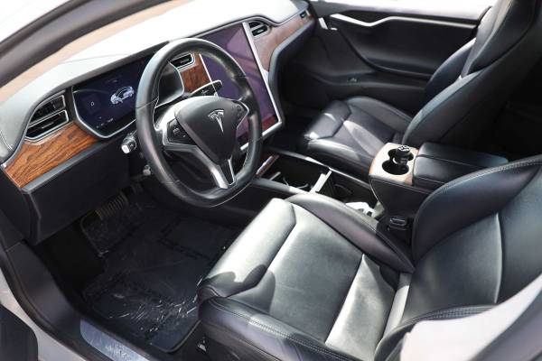 2017 Tesla, dovoz USA — foto 6 z 12