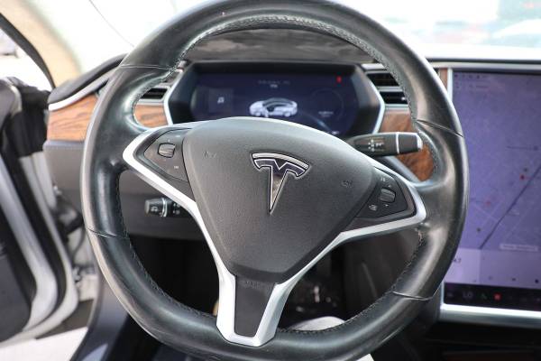 2017 Tesla, dovoz USA — foto 8 z 12