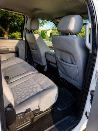 2016 Ford, dovoz USA — foto 12 z 12
