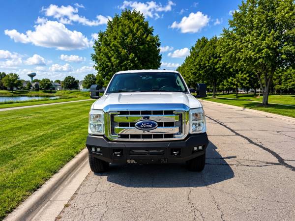 2016 Ford, dovoz USA — foto 2 z 12