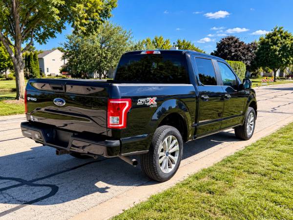 2017 Ford, dovoz USA — foto 5 z 12