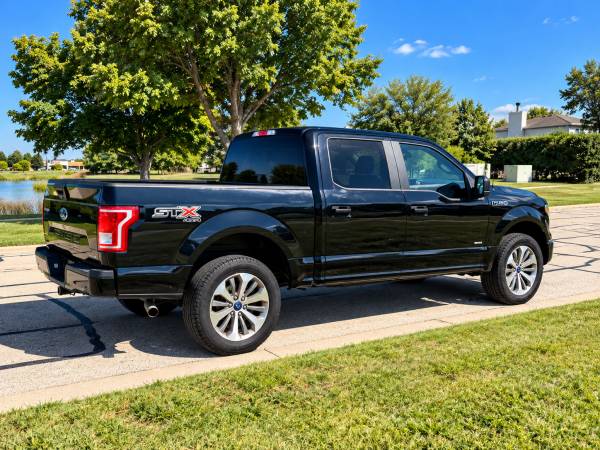 2017 Ford, dovoz USA — foto 6 z 12