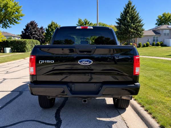 2017 Ford, dovoz USA — foto 8 z 12