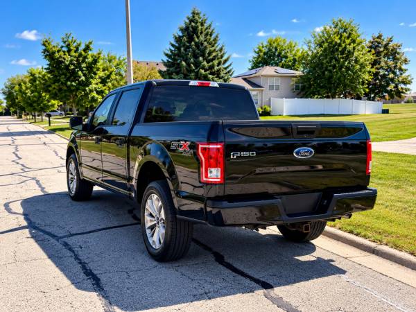 2017 Ford, dovoz USA — foto 9 z 12