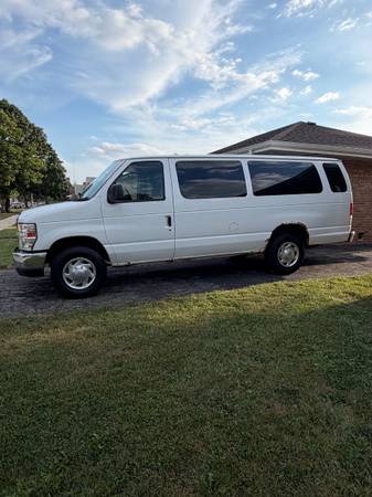 2011 Ford, dovoz USA — foto 4 z 10