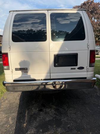 2011 Ford, dovoz USA — foto 6 z 10