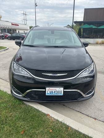 2017 Chrysler, dovoz USA — foto 6 z 10