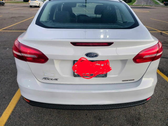 2015 Ford Focus, bílá, 85 800 km, dovoz Kanada — foto 5 z 5