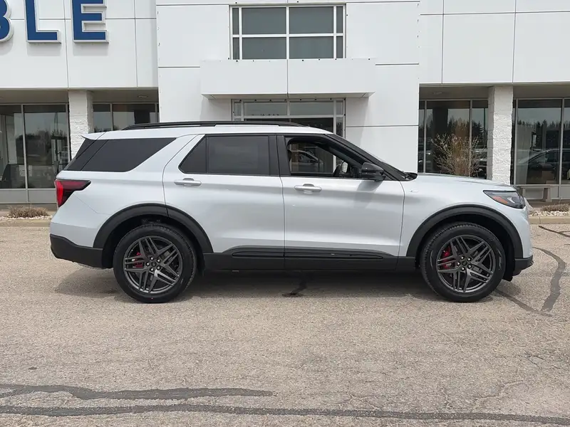 2026 Ford Explorer ST-Line, bílá, 31 km, dovoz Kanada — foto 3 z 12