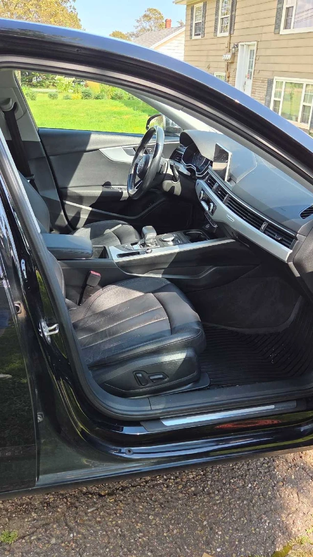 2017 Audi A4, černá, 196 000 km, dovoz Kanada — foto 4 z 5