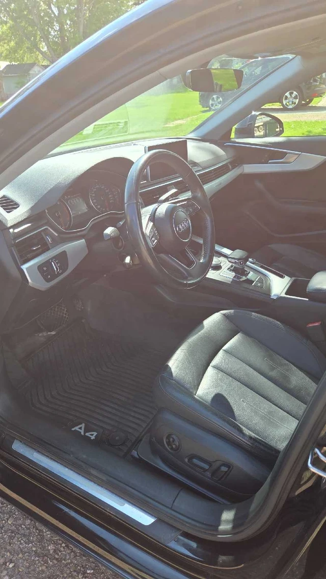 2017 Audi A4, černá, 196 000 km, dovoz Kanada — foto 5 z 5