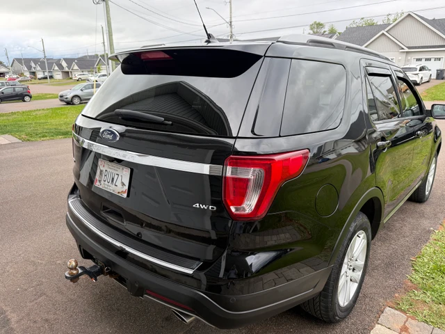 2018 Ford Explorer XLT, černá, 182 000 km, dovoz Kanada — foto 2 z 4