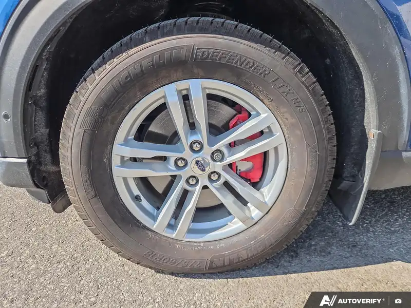 2021 Ford Explorer, modrá, 68 529 km, dovoz Kanada — foto 6 z 7