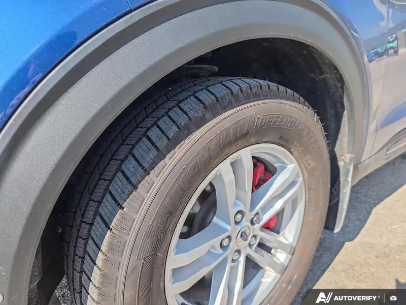 2021 Ford Explorer, modrá, 68 529 km, dovoz Kanada — foto 7 z 7