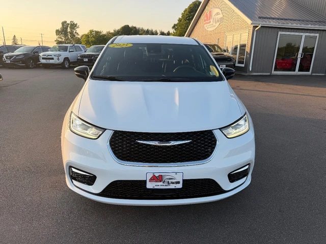 2025 Chrysler Pacifica Select, 36 000 km, dovoz Kanada — foto 2 z 5