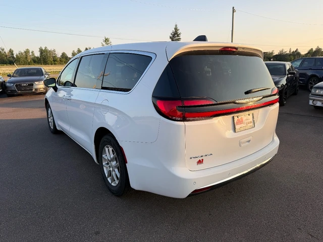 2025 Chrysler Pacifica Select, 36 000 km, dovoz Kanada — foto 4 z 5