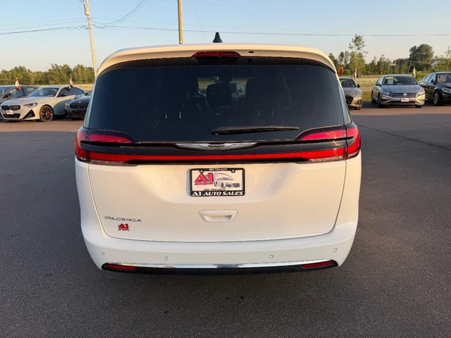 2025 Chrysler Pacifica Select, 36 000 km, dovoz Kanada — foto 5 z 5