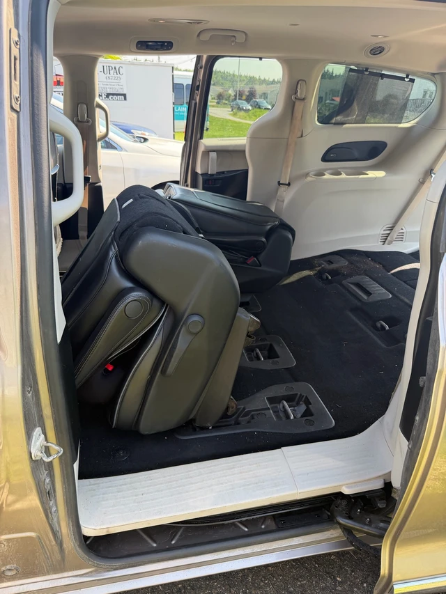 2018 Chrysler Pacifica, béžová, 220 000 km, dovoz Kanada — foto 4 z 5