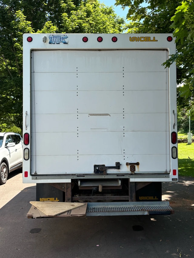 2012 Ford E-450, 101 000 km, dovoz Kanada — foto 2 z 5