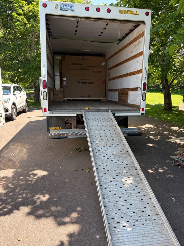 2012 Ford E-450, 101 000 km, dovoz Kanada — foto 3 z 5
