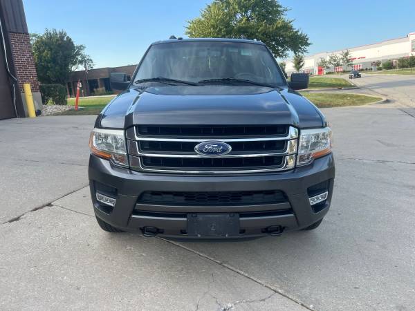 2017 Ford, dovoz USA — foto 3 z 12