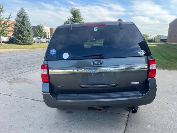 2017 Ford, dovoz USA — foto 7 z 12