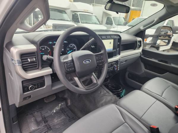 2023 Ford, dovoz USA — foto 11 z 12