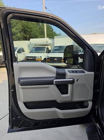 2017 Ford, dovoz USA — foto 10 z 12