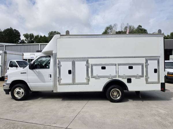 2024 Ford, dovoz USA — foto 2 z 12
