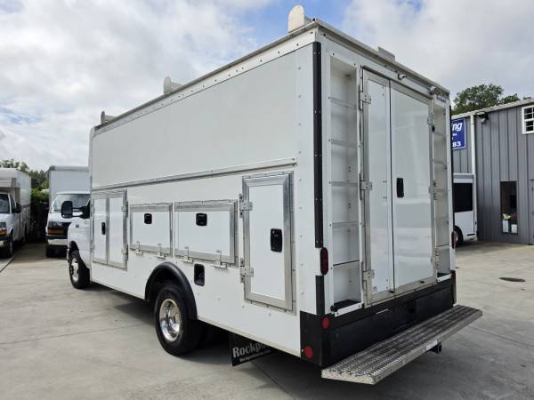 2024 Ford, dovoz USA — foto 3 z 12