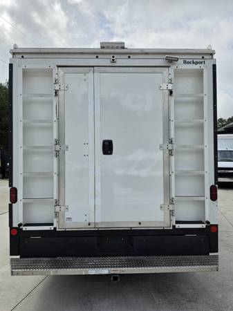 2024 Ford, dovoz USA — foto 4 z 12