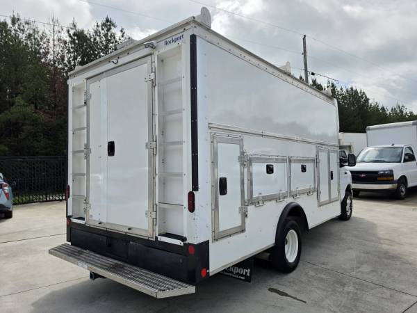 2024 Ford, dovoz USA — foto 5 z 12
