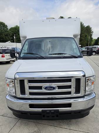 2024 Ford, dovoz USA — foto 8 z 12